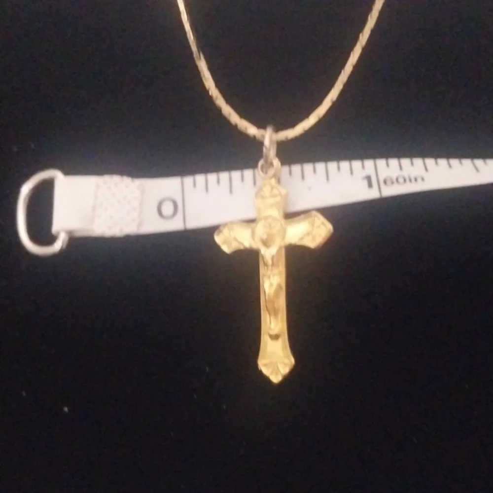 Gold cross pendent - Picture 6 of 6